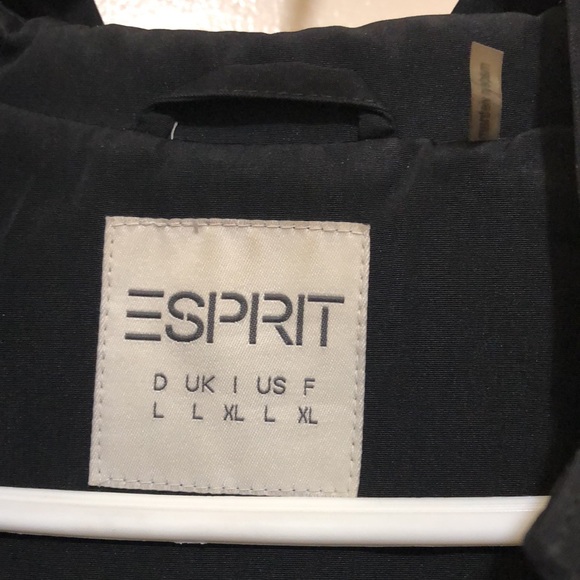 Esprit rain coat. - Picture 6 of 7